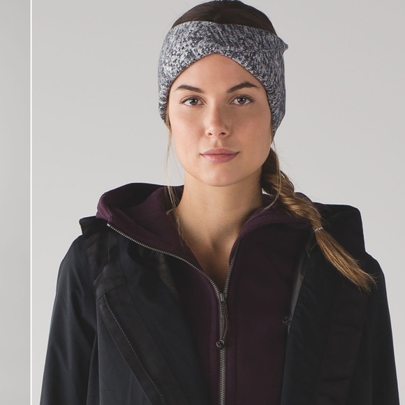 lululemon athletica Accessories - Lululemon Mantra Twist Ear Warmer